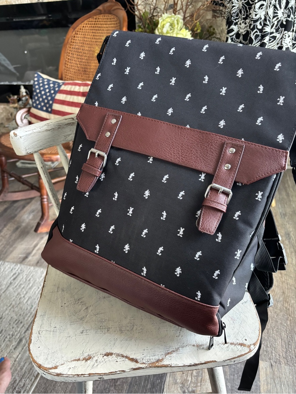 Disney Park Tripper Picnic Backpack with service for 4